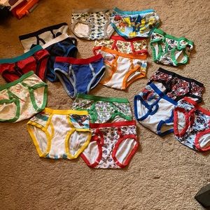 Bundle of 16 pairs boys underwear size small 6/7